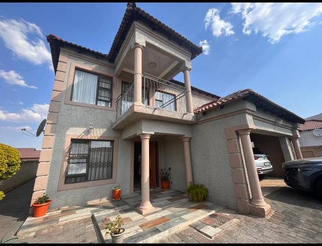 4 BEDROOM HOUSE FOR SALE IN TLHABANE WEST